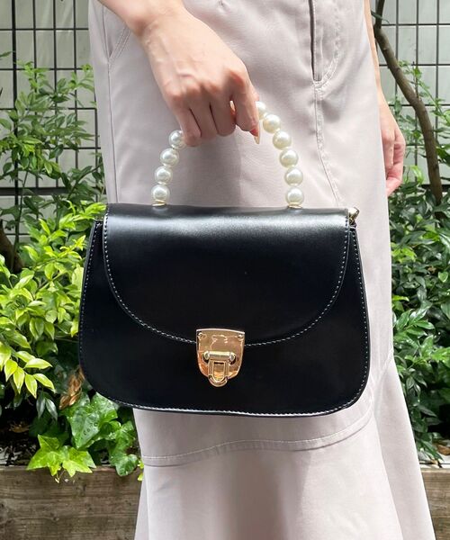 MAJESTIC LEGON（マジェスティックレゴン）の「♯パールハンドルハンゲツバッグ（ハンドバッグ・レディース・ブラック/ピンク・FREE）」の3枚目の写真