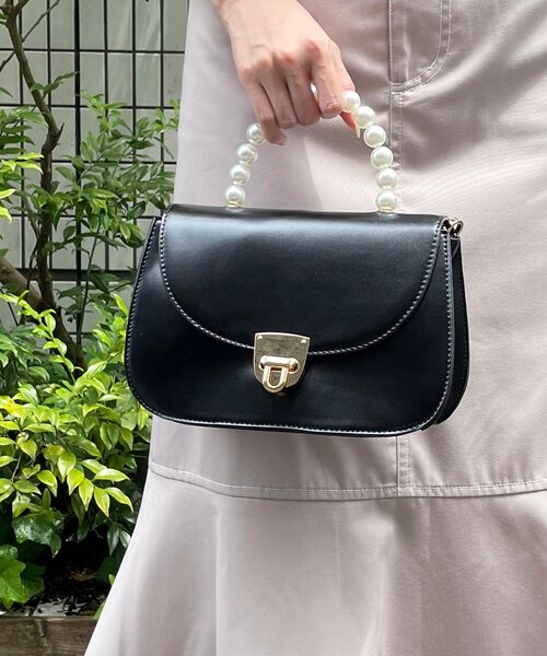 MAJESTIC LEGON（マジェスティックレゴン）の「♯パールハンドルハンゲツバッグ（ハンドバッグ・レディース・ブラック/ピンク・FREE）」の4枚目の写真