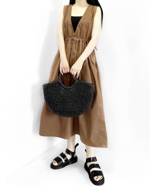 LVEU.（ラブユ.）の「Side ribbon jumper skirt / サイドリボンジャンパースカート（Ai select)（ジャンパースカート・レディース・ブラック/ブラウン・FREE）」の4枚目の写真