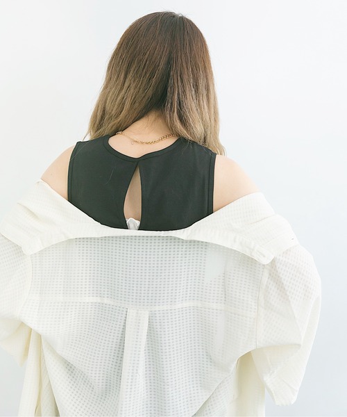 nemne store(ネンネストア)の「逃げ水が映る後開きノースリタンクトップ(タンクトップ・レディース・ブラック/オフホワイト/ミント・F)」の6枚目の写真