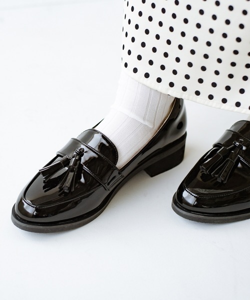haco!（ハコ）の「【防水】かっこよさと女っぽさがナイスバランス！コーデがほどよく引き締まる　雨の日も頼れるエナメルタッセルローファー（ローファー・レディース・ブラック・1/2/4/6/3/5）」の5枚目の写真