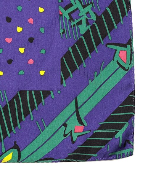 SHIPS(シップス)の「【SHIPS別注】MAISON No.8:ジオメトリックスカーフ◆(バンダナ/スカーフ・レディース・ブラック/ブルー・ONE SIZE)」の5枚目の写真