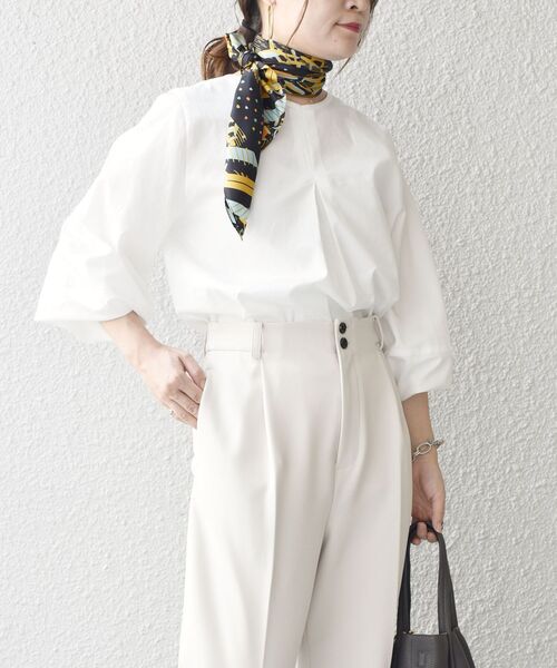 SHIPS(シップス)の「【SHIPS別注】MAISON No.8:ジオメトリックスカーフ◆(バンダナ/スカーフ・レディース・ブラック/ブルー・ONE SIZE)」の6枚目の写真