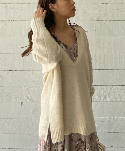 AZUL ENCANTO（アズールエンカント）の「杢ストレッチ スウェットライク キーネック ニット（ニット/セーター・レディース・ブラック/グレー/オフホワイト・FREE）」の2枚目の写真