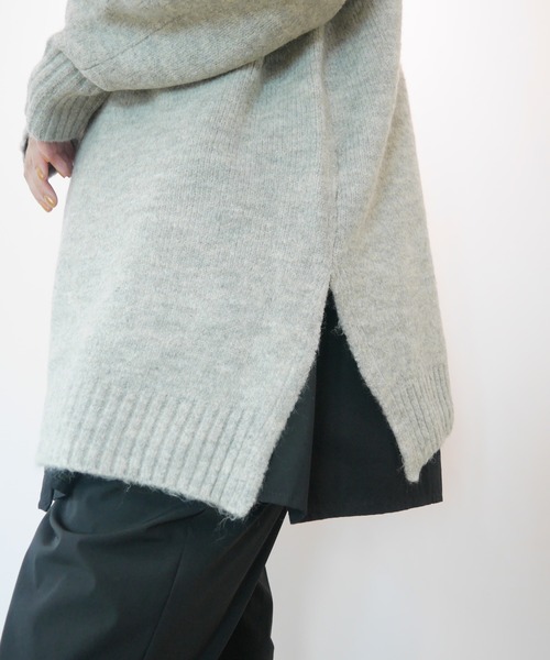 AZUL ENCANTO（アズールエンカント）の「杢ストレッチ スウェットライク キーネック ニット（ニット/セーター・レディース・ブラック/グレー/オフホワイト・FREE）」の5枚目の写真