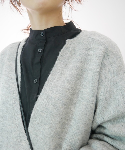 AZUL ENCANTO（アズールエンカント）の「杢ストレッチ スウェットライク キーネック ニット（ニット/セーター・レディース・ブラック/グレー/オフホワイト・FREE）」の4枚目の写真