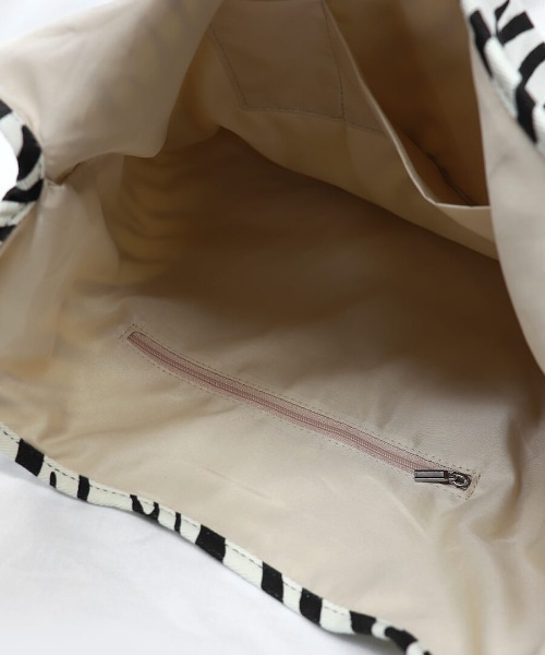 LVEU.(ラブユ.)の「Zebra casual bag / ゼブラカジュアルバッグ(トートバッグ・レディース・ブラック・FREE)」の5枚目の写真