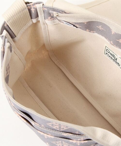 Daily russet（デイリー ラシット）の「プルーフキャンバスフラップショルダーバッグ（ショルダーバッグ・レディース・ピンク/ベージュ/グレー/ネイビー・FREE）」の5枚目の写真