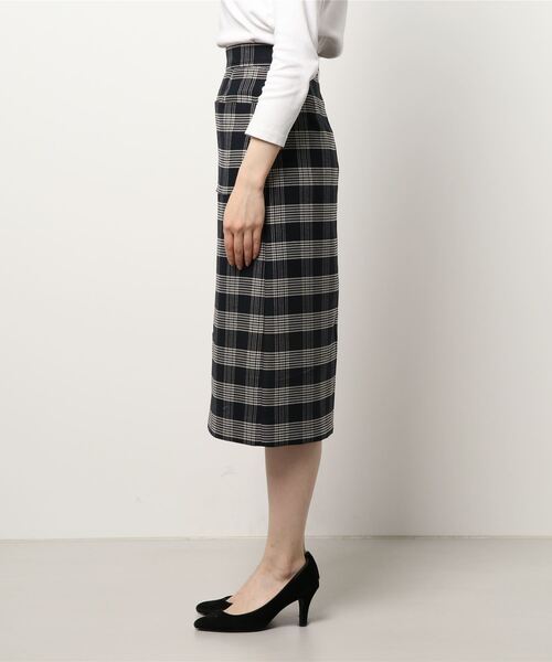 Te chichi CLASSIC（テチチクラシック）の「チェックタイトスカート（スカート・レディース・ベージュ/ネイビー・MEDIUM/SMALL）」の4枚目の写真