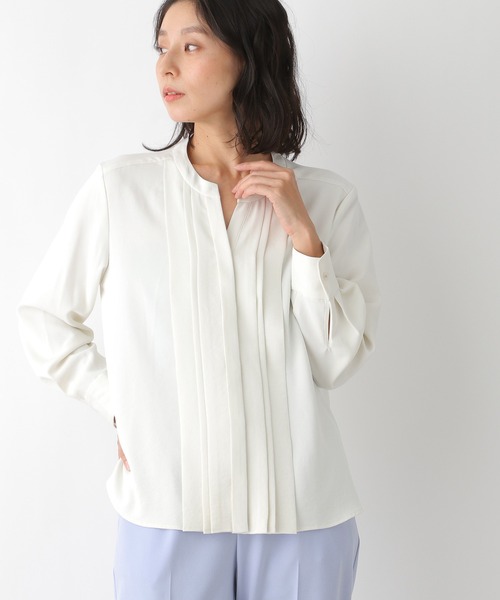 LEPSIM（レプシィム）の「タックブラウス長袖[2022春夏]　239376（シャツ/ブラウス・レディース・グレイッシュベージュ/オフホワイト/ブルー/ブラック・LARGE/MEDIUM）」の2枚目の写真