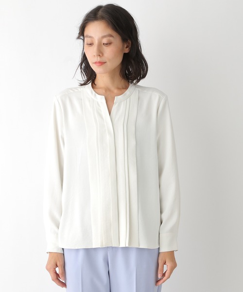 LEPSIM（レプシィム）の「タックブラウス長袖[2022春夏]　239376（シャツ/ブラウス・レディース・グレイッシュベージュ/オフホワイト/ブルー/ブラック・LARGE/MEDIUM）」の10枚目の写真