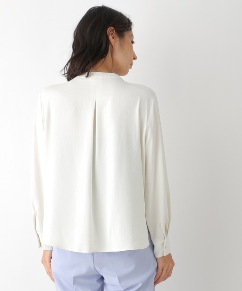 LEPSIM（レプシィム）の「タックブラウス長袖[2022春夏]　239376（シャツ/ブラウス・レディース・グレイッシュベージュ/オフホワイト/ブルー/ブラック・LARGE/MEDIUM）」の13枚目の写真