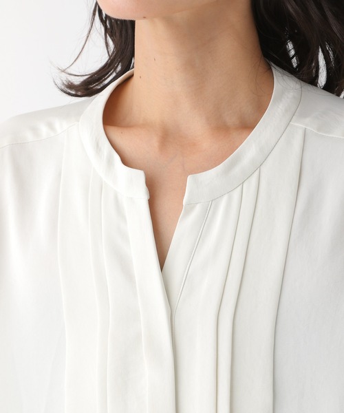 LEPSIM（レプシィム）の「タックブラウス長袖[2022春夏]　239376（シャツ/ブラウス・レディース・グレイッシュベージュ/オフホワイト/ブルー/ブラック・LARGE/MEDIUM）」の20枚目の写真