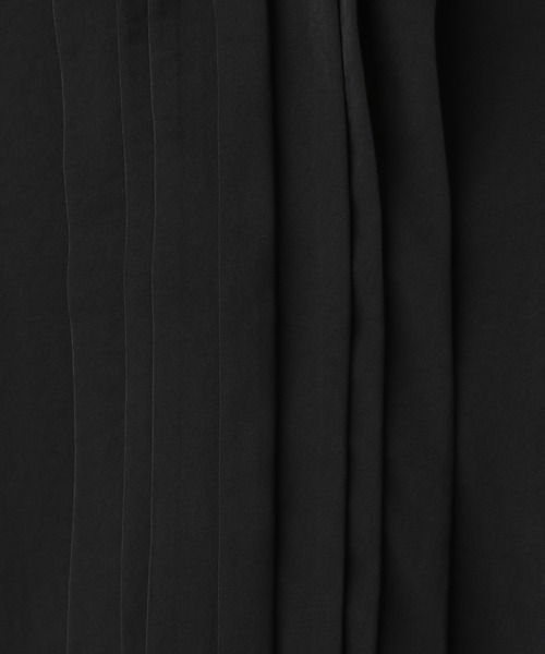 LEPSIM（レプシィム）の「タックブラウス長袖[2022春夏]　239376（シャツ/ブラウス・レディース・グレイッシュベージュ/オフホワイト/ブルー/ブラック・LARGE/MEDIUM）」の9枚目の写真