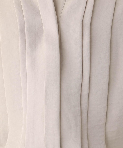 LEPSIM（レプシィム）の「タックブラウス長袖[2022春夏]　239376（シャツ/ブラウス・レディース・グレイッシュベージュ/オフホワイト/ブルー/ブラック・LARGE/MEDIUM）」の14枚目の写真