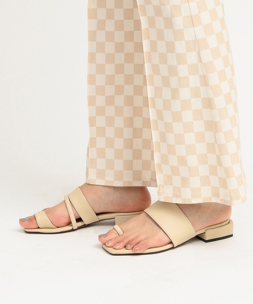 Ray BEAMS(レイビームス)の「Ray BEAMS / アシンメトリー サンダル(サンダル・レディース・ベージュ/ブラック・24.0cm/23.5cm/25.0cm/24.5cm/23.0cm)」の1枚目の写真