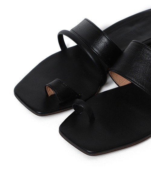 Ray BEAMS(レイビームス)の「Ray BEAMS / アシンメトリー サンダル(サンダル・レディース・ベージュ/ブラック・24.0cm/23.5cm/25.0cm/24.5cm/23.0cm)」の4枚目の写真