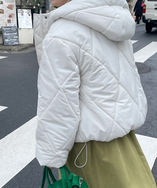 w closet(ダブルクローゼット)の「ダイヤ柄エコダウン(ダウンジャケット/コート・レディース・オフホワイト/カーキ/サックスブルー/ブラック・FREE)」の7枚目の写真