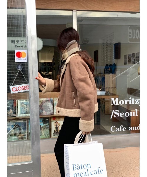 MINS MINIS(ミンスミニス)の「ステンカラールーズムートンジャケット(ムートンコート・レディース・ブラウン/キャメル・FREE)」の19枚目の写真