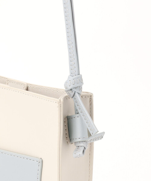 MONO COMME CA(モノコムサ)の「スクエア ミニポシェット(ショルダーバッグ・レディース・ブラック/ベージュ/パイソン・FREE)」の17枚目の写真