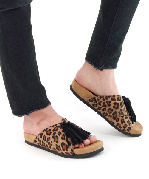 Minnetonka（ミネトンカ）の「MINNETONKA/ミネトンカ MILA フラットサンダル（サンダル・レディース・ブラック/グレー/ベージュ/ブルー/ネイビー/レオパード・6/8/7/5）」の6枚目の写真