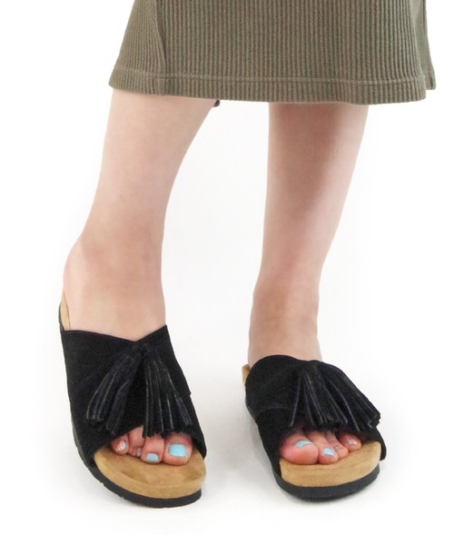 Minnetonka（ミネトンカ）の「MINNETONKA/ミネトンカ MILA フラットサンダル（サンダル・レディース・ブラック/グレー/ベージュ/ブルー/ネイビー/レオパード・6/8/7/5）」の2枚目の写真