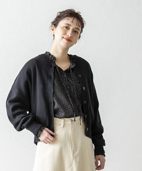 studio CLIP（スタディオクリップ）の「ダブルフロントリボン付きスカラップブラウス[プラスサイズあり]（シャツ/ブラウス・レディース・オフホワイト/サックスブルー/その他1/その他2・MEDIUM/LARGE/X-LARGE/XX-LARGE/XXX-LARGE）」の3枚目の写真