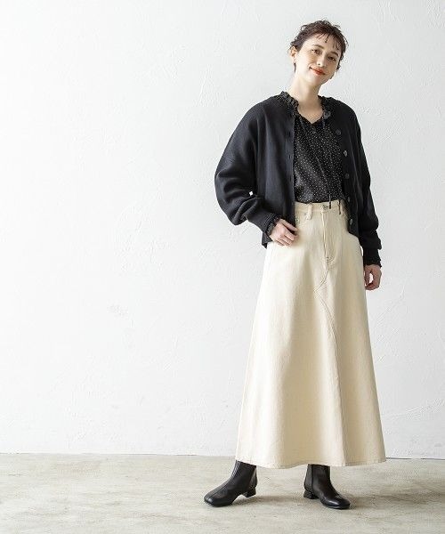 studio CLIP（スタディオクリップ）の「ダブルフロントリボン付きスカラップブラウス[プラスサイズあり]（シャツ/ブラウス・レディース・オフホワイト/サックスブルー/その他1/その他2・MEDIUM/LARGE/X-LARGE/XX-LARGE/XXX-LARGE）」の8枚目の写真