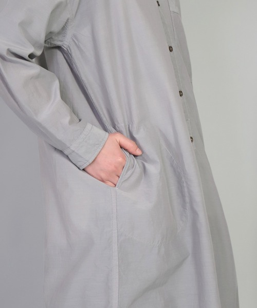 OMNIGOD（オムニゴッド）の「[OMNIGOD womens / オムニゴッド] キュプラ超長綿ローン ワイドスタンドカラーワンピース（ワンピース・レディース・ライトグレー/ピンク/ホワイト/グリーン・FREE）」の14枚目の写真