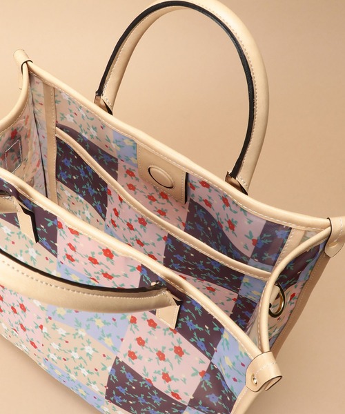 Samantha Thavasa（サマンサタバサ）の「フラワーパッチワーク チュールトートバッグ 小サイズ（トートバッグ・レディース・ブラウン/ラベンダー・FREE）」の5枚目の写真