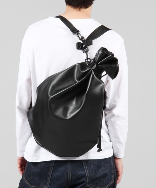 ALAND（エーランド）の「【UNISEX】PIECE MAKER／ECO LEATHER BAG　2285724（ボディバッグ/ウエストポーチ・レディース・ブラック・FREE）」の5枚目の写真