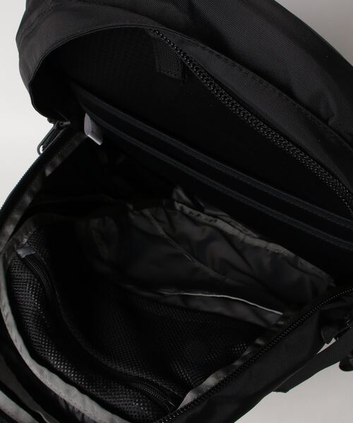 THE NORTH FACE（ザノースフェイス）の「THE NORTH FACE / ザ ノースフェイス：Big Shot：NM72201[WAX]（バックパック/リュック・メンズ・ブラック・FREE）」の3枚目の写真