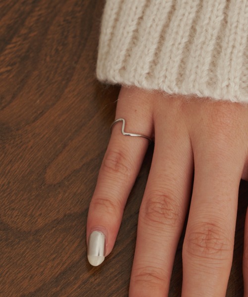 VANNIE U(ヴァニーユー)の「corner ring(リング・レディース・シルバー/ゴールド・1/3)」の16枚目の写真