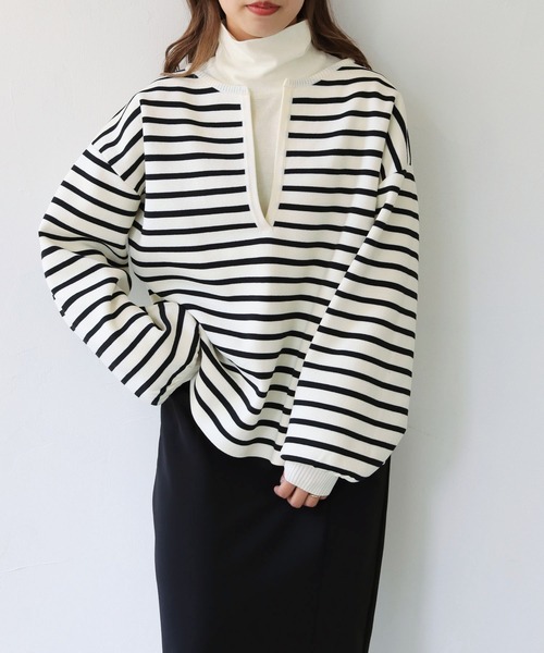 HER CLOSET(ハークローゼット)の「【shemoshelly】ボーダー深キーネックダンボールニット(ニット/セーター・レディース・ブラック/グリーン/アイボリー/ホワイト×ブラック/ブラウン系その他/テラコッタ・M)」の3枚目の写真