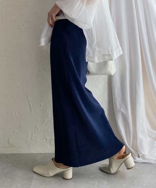 She's Closet（シーズクローゼット）の「セルフカットIラインハイウエスト細プリーツロングスカート（スカート・レディース・ブラック/ダークグリーン/アイボリー/マスタード/スモークピンク/テラコッタ/ブルーグレー/グリーン/ピンク/グレイッシュベージュ/レッド/ネイビー/グリーン系その他・FREE）」の9枚目の写真