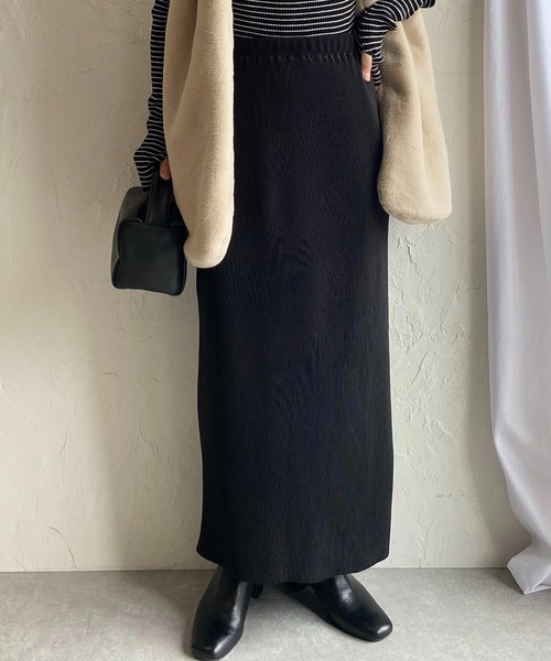 She's Closet（シーズクローゼット）の「セルフカットIラインハイウエスト細プリーツロングスカート（スカート・レディース・ブラック/ダークグリーン/アイボリー/マスタード/スモークピンク/テラコッタ/ブルーグレー/グリーン/ピンク/グレイッシュベージュ/レッド/ネイビー/グリーン系その他・FREE）」の2枚目の写真