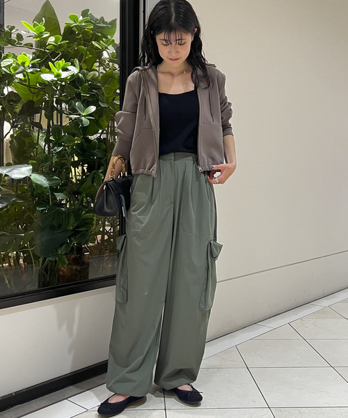 URBAN RESEARCH（アーバンリサーチ）の「『一部WEB限定カラー』ダンボールZIPパーカー（パーカー・レディース・ブラック/チャコールグレー/ベージュ系その他/カーキ・FREE）」の17枚目の写真