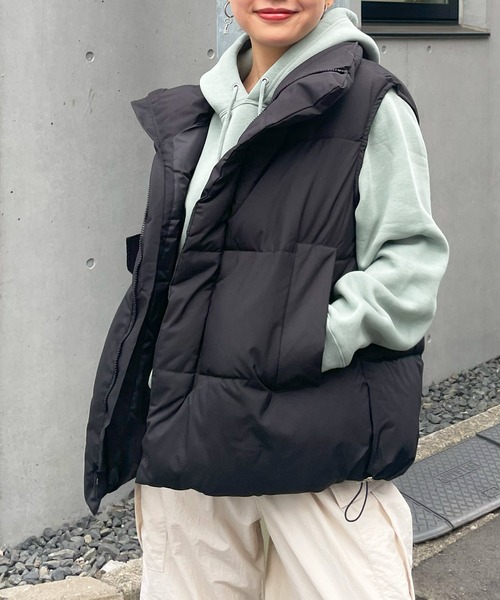 美品✨to be chic ショールカラー フリル ダウンベスト ダークパープル Chico（チコ）の「ミドル中綿ベスト（ダウンベスト）」 - WEAR