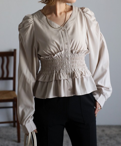 Yucca（ユッカ）の「シャーリングブラウス（シャツ/ブラウス・レディース・ブラック/パープル/ワインレッド/アイボリー・MEDIUM）」の3枚目の写真