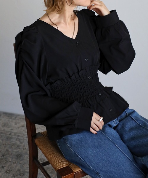 Yucca（ユッカ）の「シャーリングブラウス（シャツ/ブラウス・レディース・ブラック/パープル/ワインレッド/アイボリー・MEDIUM）」の2枚目の写真