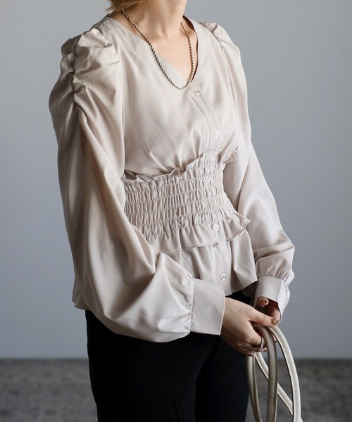 Yucca（ユッカ）の「シャーリングブラウス（シャツ/ブラウス・レディース・ブラック/パープル/ワインレッド/アイボリー・MEDIUM）」の17枚目の写真