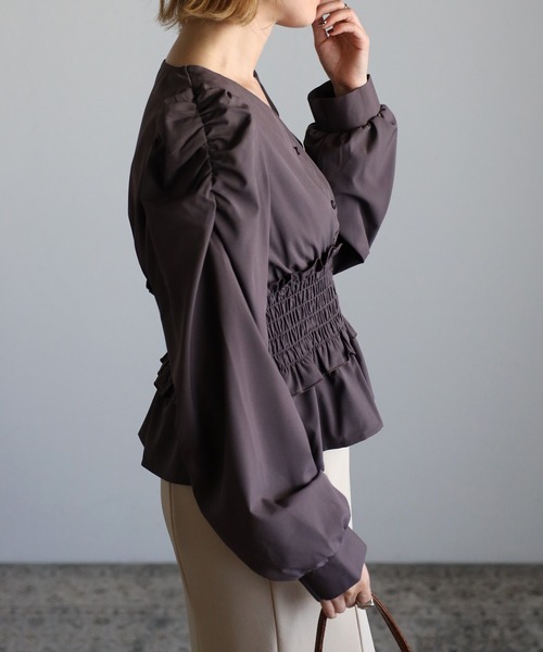 Yucca（ユッカ）の「シャーリングブラウス（シャツ/ブラウス・レディース・ブラック/パープル/ワインレッド/アイボリー・MEDIUM）」の18枚目の写真