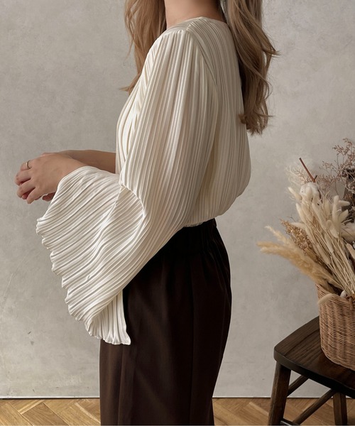 apres jour clair(アプレジュールクレア)の「【apres jour clair】スリットプリーツブラウス【ZOZOTOWN限定アイテム】(シャツ/ブラウス・レディース・アイボリー/ライトベージュ・フリー/X-LARGE)」の6枚目の写真