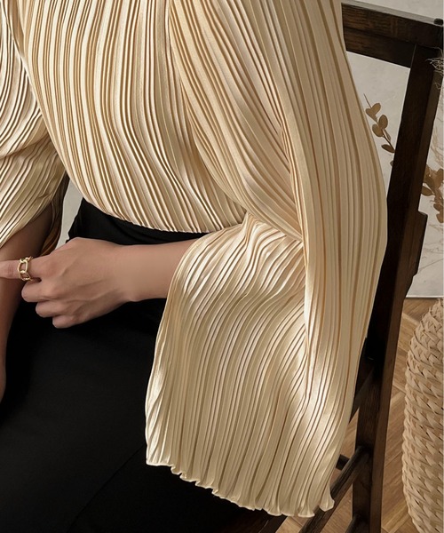 apres jour clair(アプレジュールクレア)の「【apres jour clair】スリットプリーツブラウス【ZOZOTOWN限定アイテム】(シャツ/ブラウス・レディース・アイボリー/ライトベージュ・フリー/X-LARGE)」の5枚目の写真