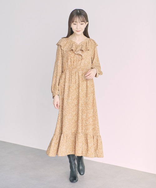 earth music&ecology（アースミュージックアンドエコロジー）の「小花柄ラッフルワンピース（ワンピース・レディース・ブラウン/ブラック・FREE）」の7枚目の写真