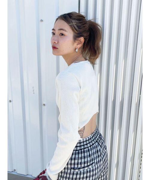 Ungrid（アングリッド）の「バックオープンフィットロングスリーブTee（Tシャツ/カットソー・レディース・オレンジ/アイボリー/ブラック・FREE）」の3枚目の写真