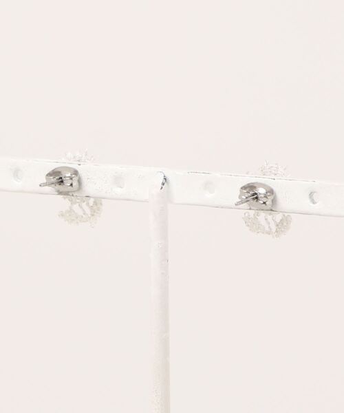 チチカカ（チチカカ）の「刺繍×ビーズフラワーピアス（ピアス（両耳用）・レディース・ダークパープル/ライトブルー/オレンジ・FREE）」の10枚目の写真