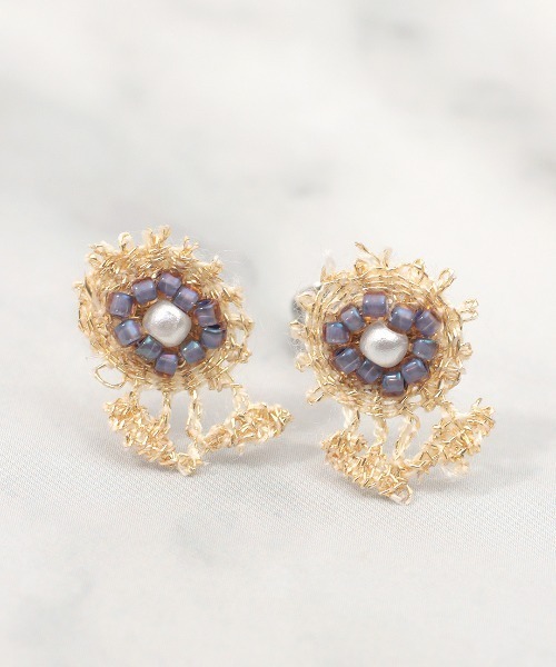 チチカカ（チチカカ）の「刺繍×ビーズフラワーピアス（ピアス（両耳用）・レディース・ダークパープル/ライトブルー/オレンジ・FREE）」の3枚目の写真