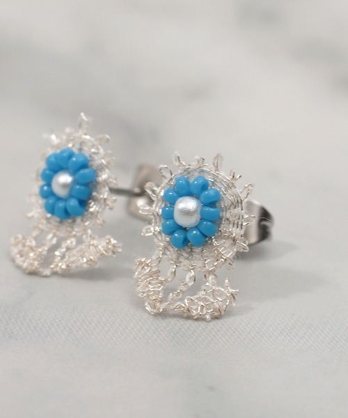 チチカカ（チチカカ）の「刺繍×ビーズフラワーピアス（ピアス（両耳用）・レディース・ダークパープル/ライトブルー/オレンジ・FREE）」の2枚目の写真