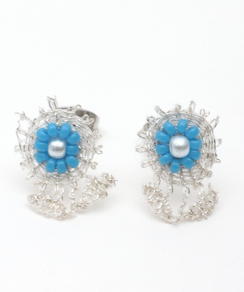 チチカカ（チチカカ）の「刺繍×ビーズフラワーピアス（ピアス（両耳用）・レディース・ダークパープル/ライトブルー/オレンジ・FREE）」の5枚目の写真